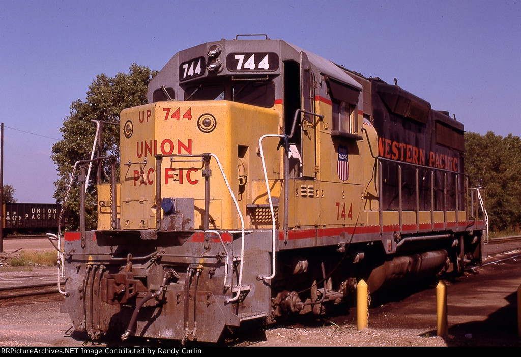 UP 744 being rebuilt